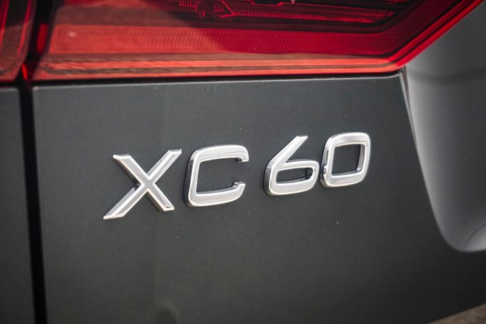 2025 Volvo XC60 Plus B5 Bright