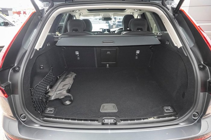 2025 Volvo XC60 Plus B5 Bright