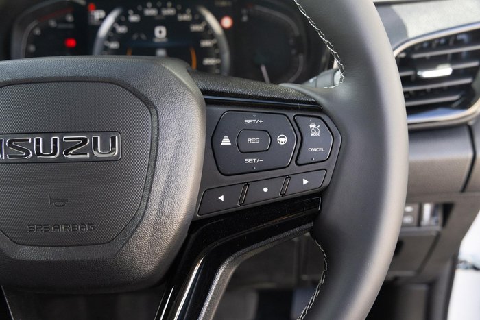 2026 Isuzu D-MAX BLADE