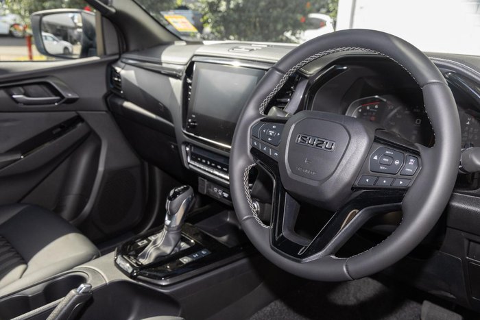 2026 Isuzu D-MAX BLADE
