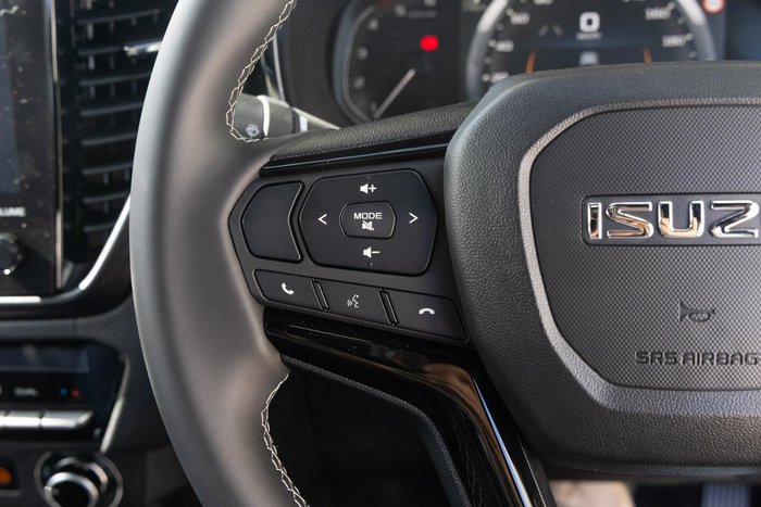 2026 Isuzu D-MAX BLADE