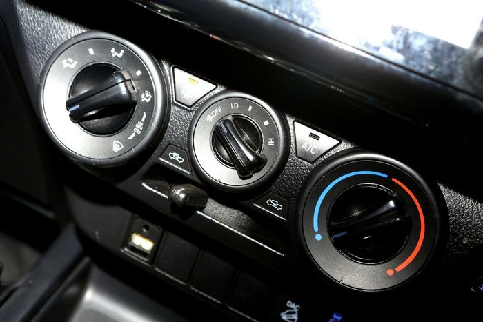 2023 Toyota Hilux SR