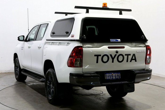 2023 Toyota Hilux SR
