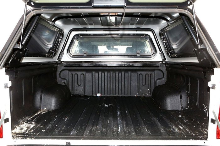 2023 Toyota Hilux SR