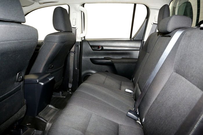 2023 Toyota Hilux SR