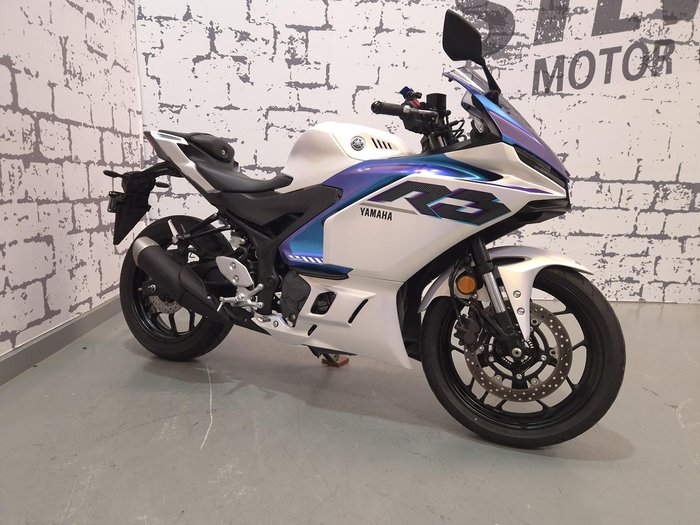 2025 Yamaha YZF-R3 R3 White