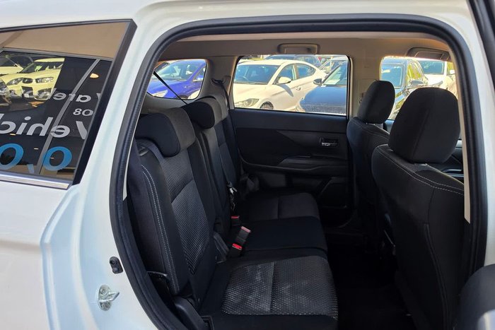 2016 Mitsubishi Outlander LS