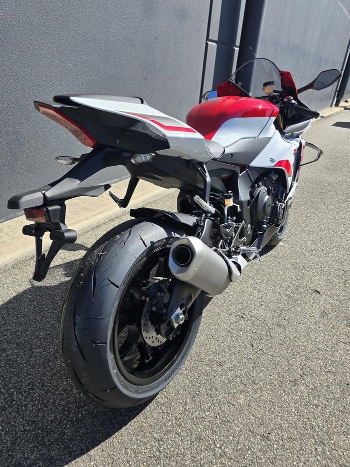 2025 Yamaha YZF-R1 70th Anniversary R1