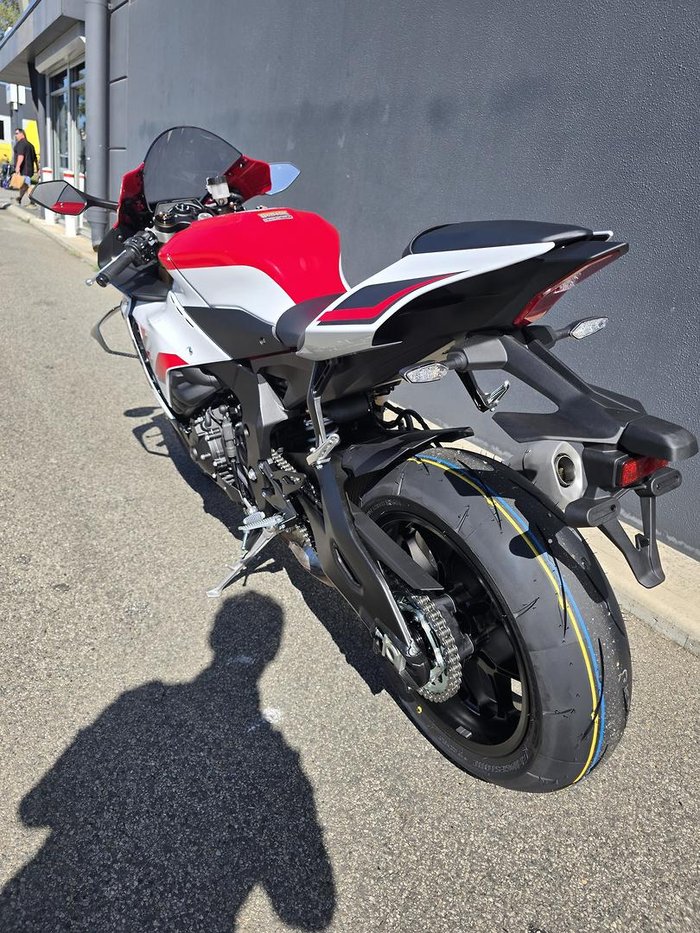 2025 Yamaha YZF-R1 70th Anniversary R1