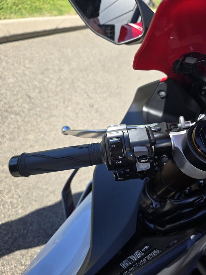 2025 Yamaha YZF-R1 70th Anniversary R1