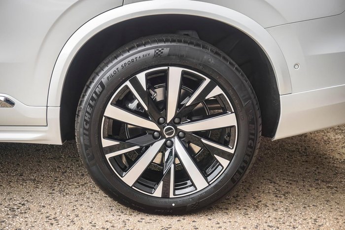 2025 Volvo XC90 Plus B5 Bright