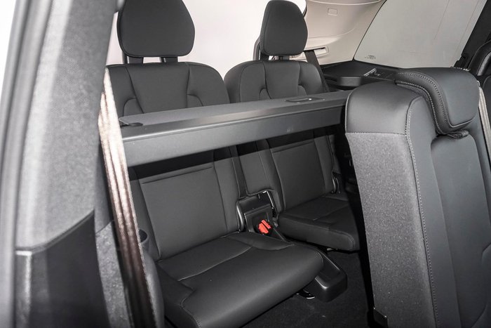 2025 Volvo XC90 Plus B5 Bright