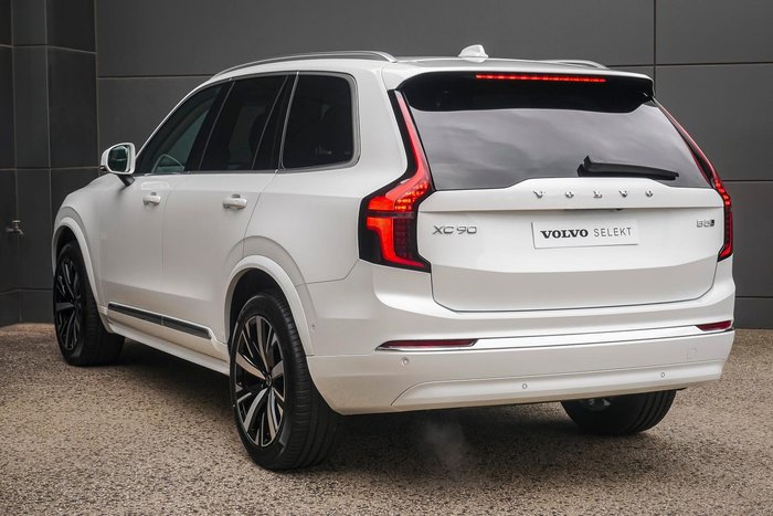 2025 Volvo XC90 Plus B5 Bright