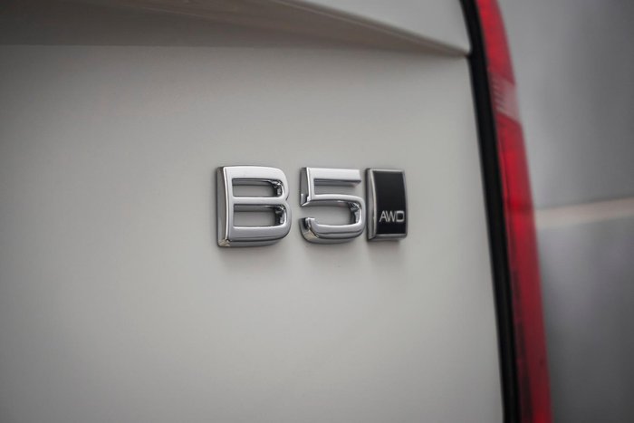 2025 Volvo XC90 Plus B5 Bright