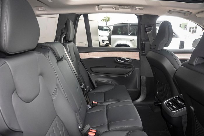 2025 Volvo XC90 Plus B5 Bright