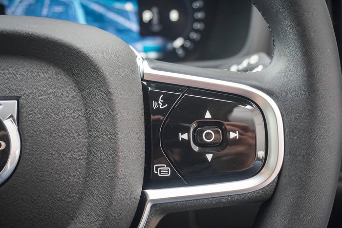 2025 Volvo XC90 Plus B5 Bright