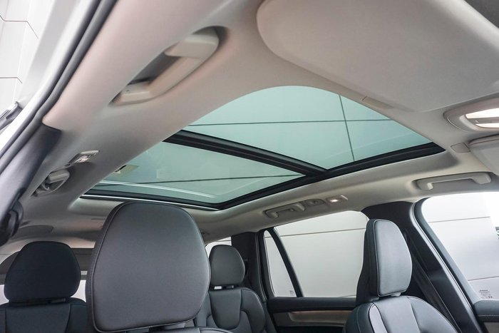 2025 Volvo XC90 Plus B5 Bright