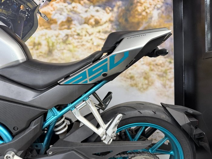 2021 CFMOTO 250 NK SILVER