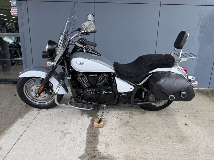 2021 Kawasaki VULCAN 900 (VN900) CLASSIC WHITE