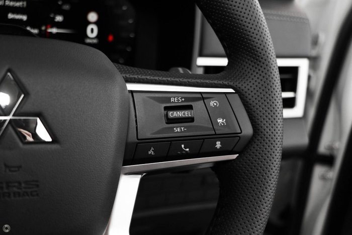 2025 Mitsubishi Outlander LS