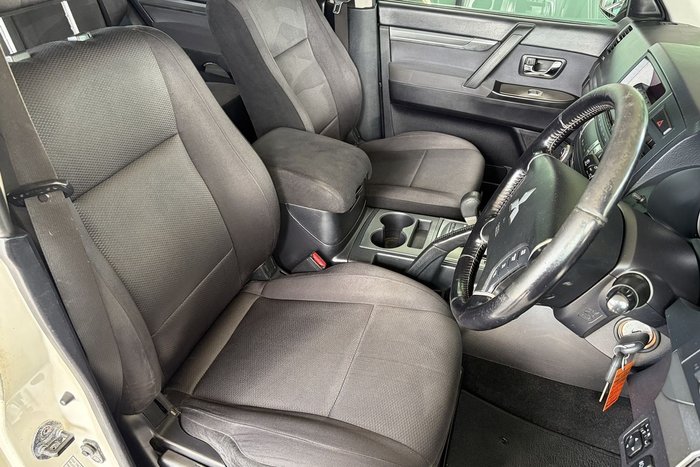 2011 Mitsubishi Pajero GLS