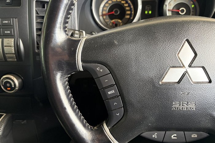 2011 Mitsubishi Pajero GLS