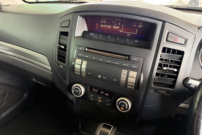 2011 Mitsubishi Pajero GLS