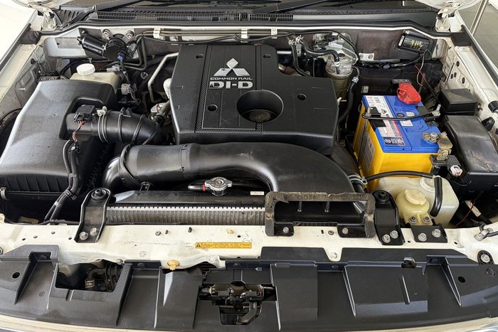 2011 Mitsubishi Pajero GLS