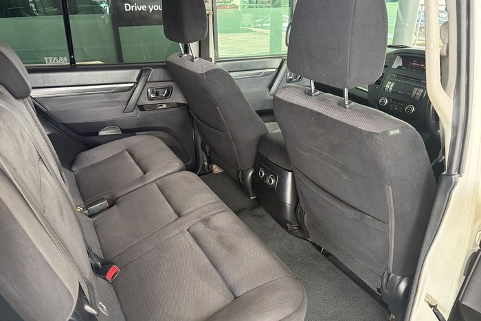 2011 Mitsubishi Pajero GLS