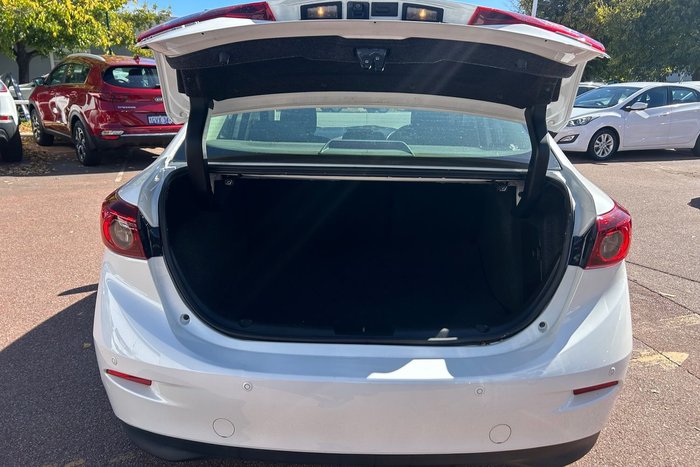 2018 Mazda 3 Neo Sport