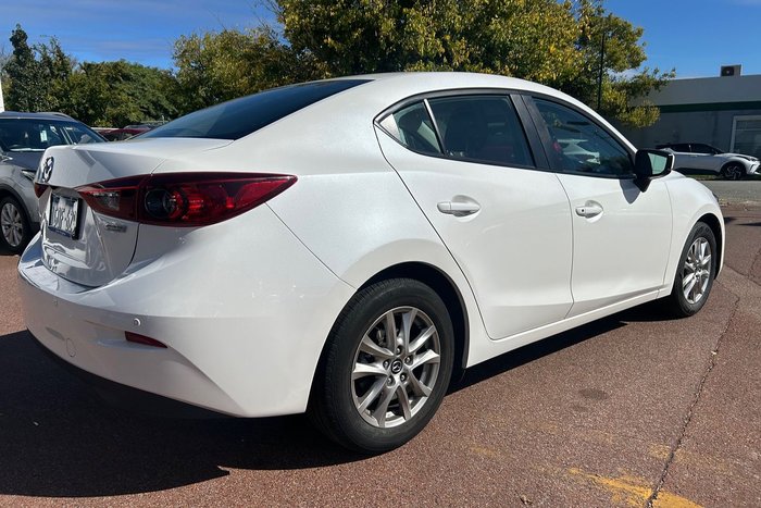 2018 Mazda 3 Neo Sport