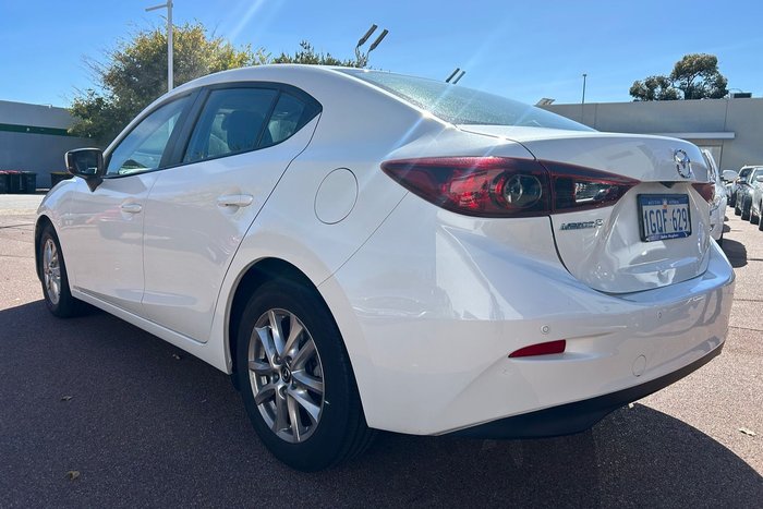 2018 Mazda 3 Neo Sport
