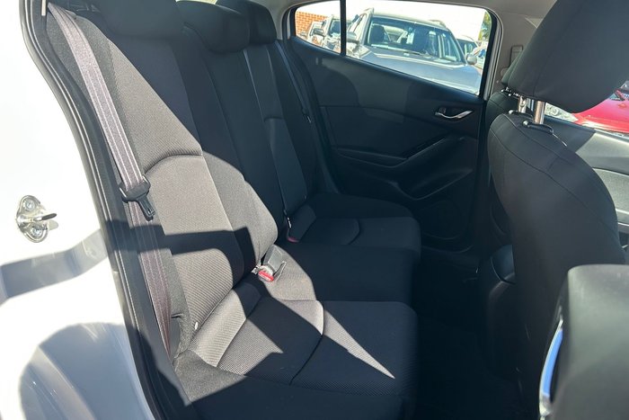 2018 Mazda 3 Neo Sport