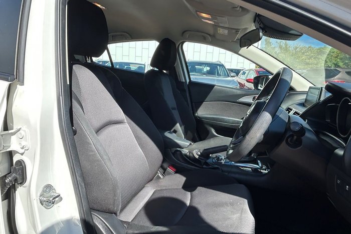 2018 Mazda 3 Neo Sport