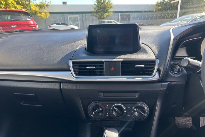 2018 Mazda 3 Neo Sport