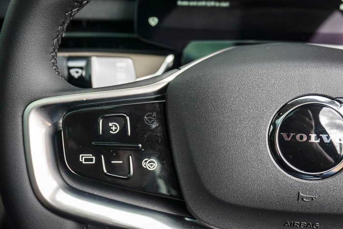 2025 Volvo EX90 Plus Twin Motor