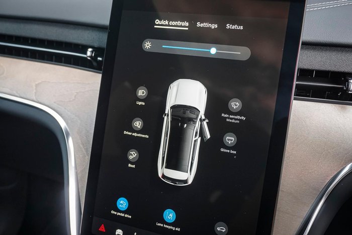 2025 Volvo EX90 Plus Twin Motor