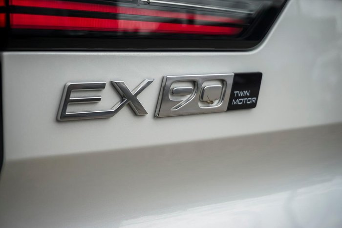 2025 Volvo EX90 Plus Twin Motor