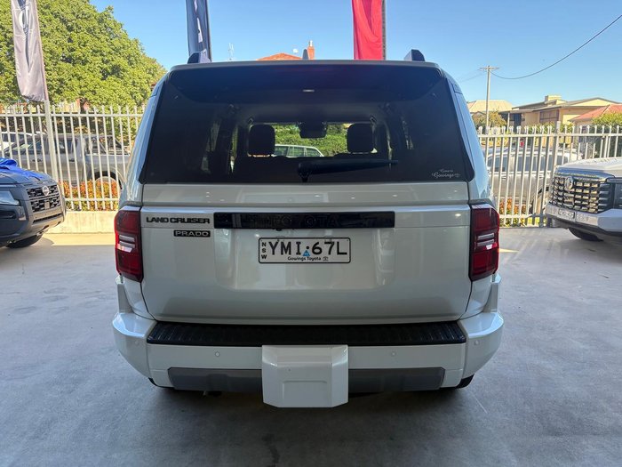 2025 Toyota Landcruiser Prado VX