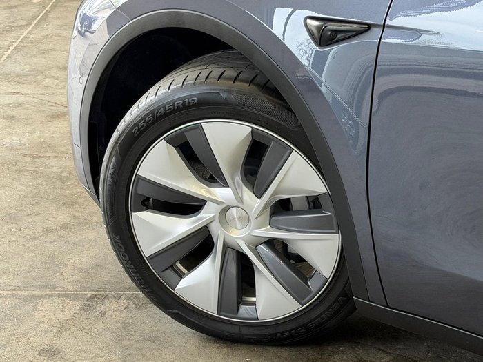 2023 Tesla Model Y Rear-Wheel Drive