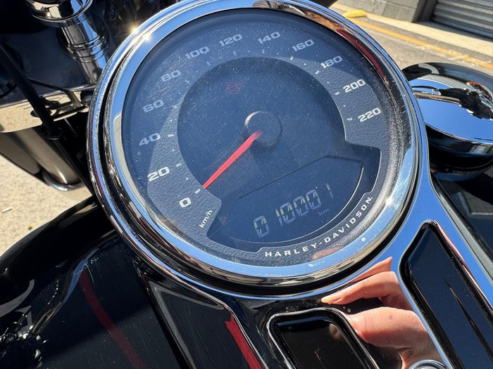 2022 Harley-Davidson Sport Glide 107 (FLSB) Softail Black