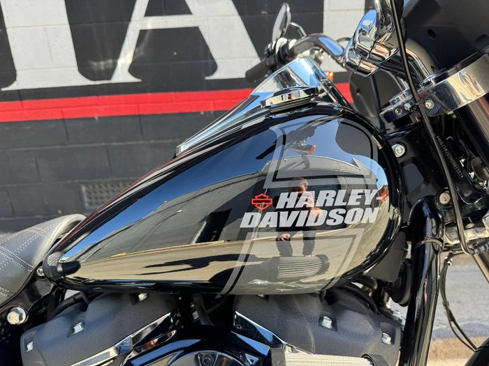 2022 Harley-Davidson Sport Glide 107 (FLSB) Softail Black