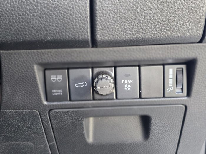 2022 Isuzu MU-X LS-U