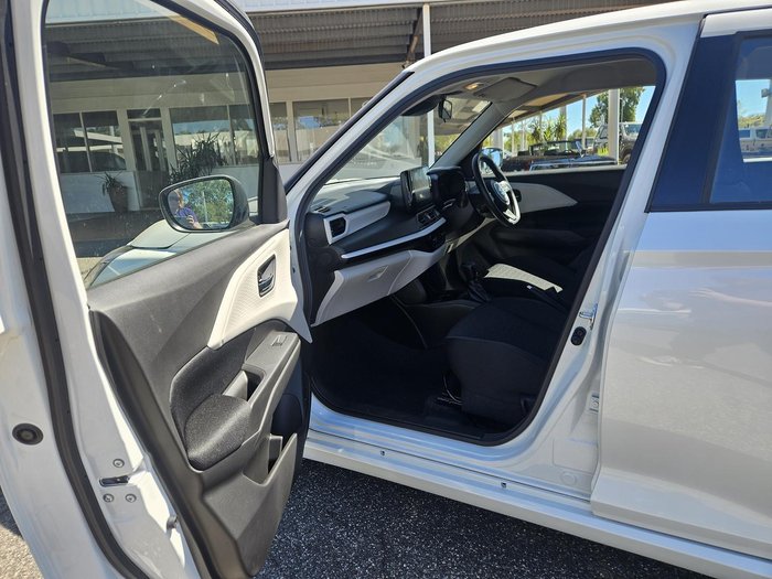 2025 Suzuki Swift Hybrid UZ Pure White