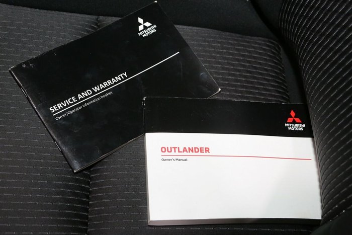 2023 Mitsubishi Outlander ES