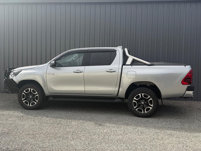 2023 Toyota Hilux SR5