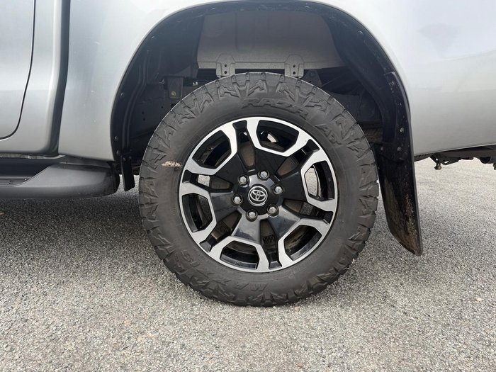 2023 Toyota Hilux SR5