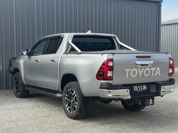 2023 Toyota Hilux SR5