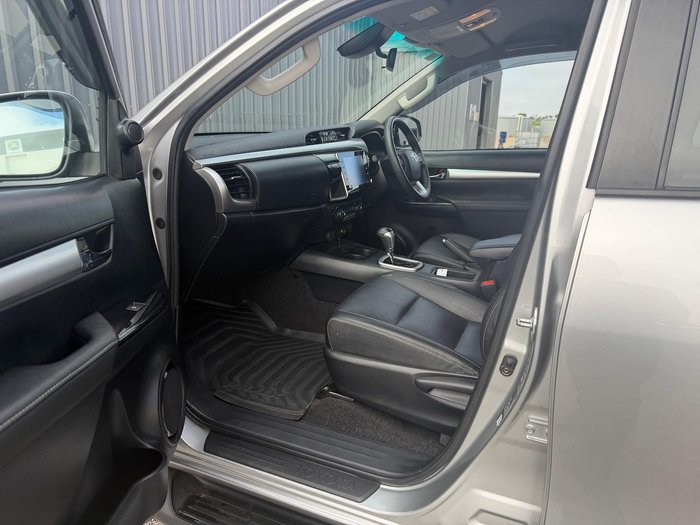 2023 Toyota Hilux SR5