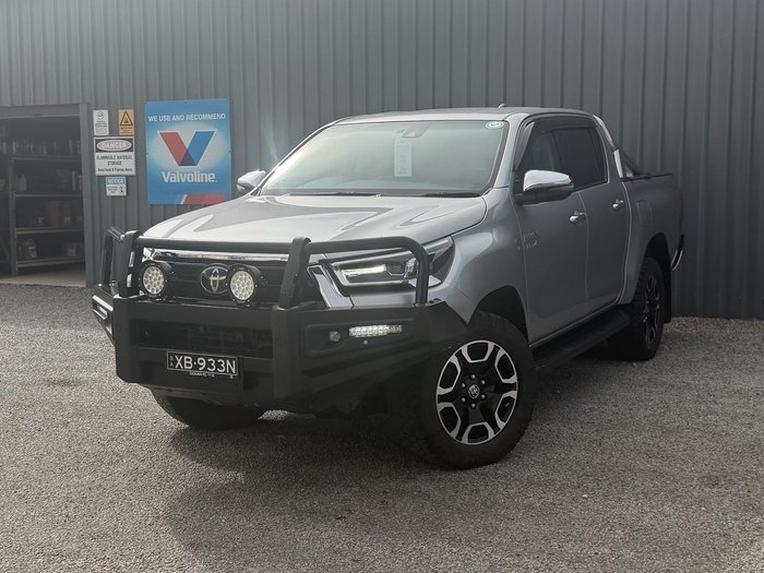 2023 Toyota Hilux SR5